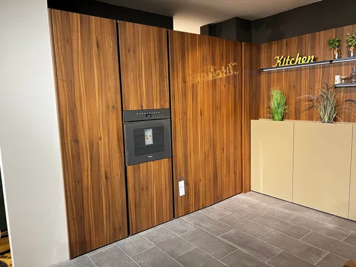 LEICHT Orlando Designküche Nussbaum